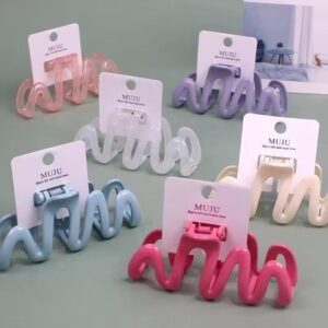 Wavy Hair Claw Clips for Women – No-Crease Black Hairpins